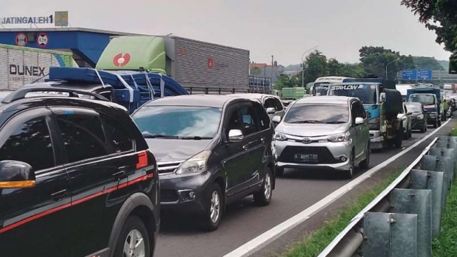 Tol Semarang.