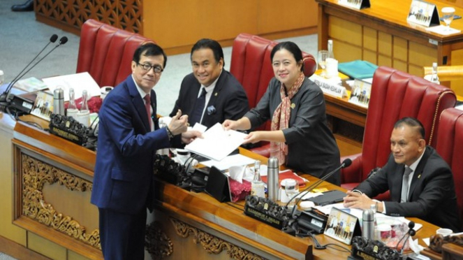 Minister Yasonna Laoly and Speaker of the House of Representatives Puan Maharani