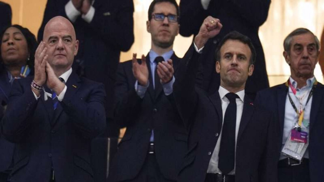 Presiden Prancis Emmanuel Macron mendukung Timnas Prancis di Qatar