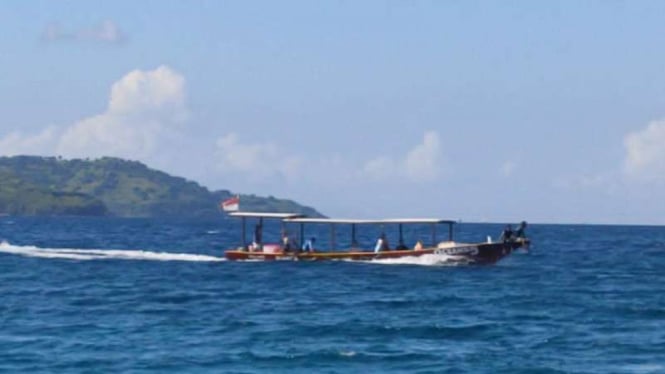 Nelayan ikut mencari WNA Prancis yang hilang di laut.