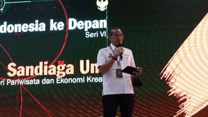 Menteri Pariwisata dan Ekonomi Kreatif Sandiaga Salahuddin Uno saat Studium Generale 2022-2023 Seri 6 di Universitas Surabaya (Ubaya), Surabaya, Jawa Timur, Senin, 19 Desember 2022.