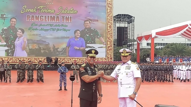 VIVA Militer:Jenderal Andika resmi serahkan jabatan Panglima TNI ke Yudo Margono