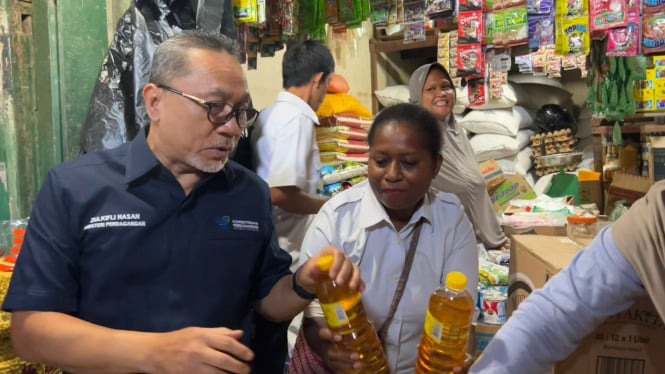 Menteri Perdagangan RI Zulkifli Hasan di Pasar Sentral Remu Sorong