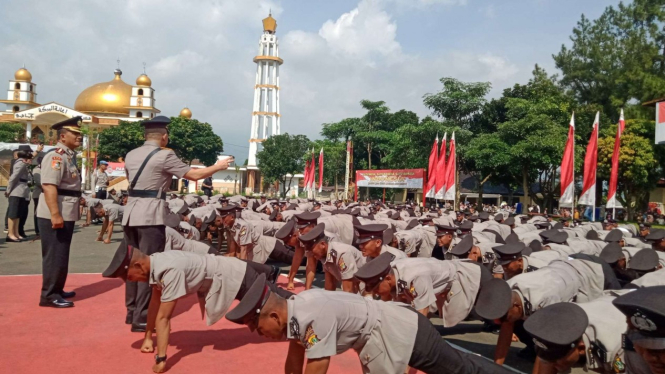 Pelantikan ratusan Bintara Polri di SPN Polda Metro Jaya, Lido, Sukabumi.