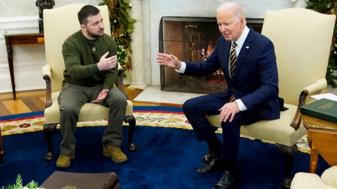 VIVA Militer: Joe Biden dan Volodymyr Zelensky