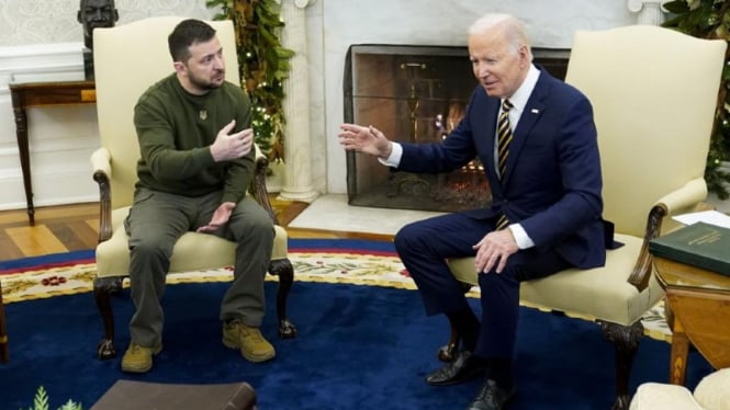 Presiden Ukraina Volodymyr Zelensky bertemu dengan Presiden AS, Joe Biden.