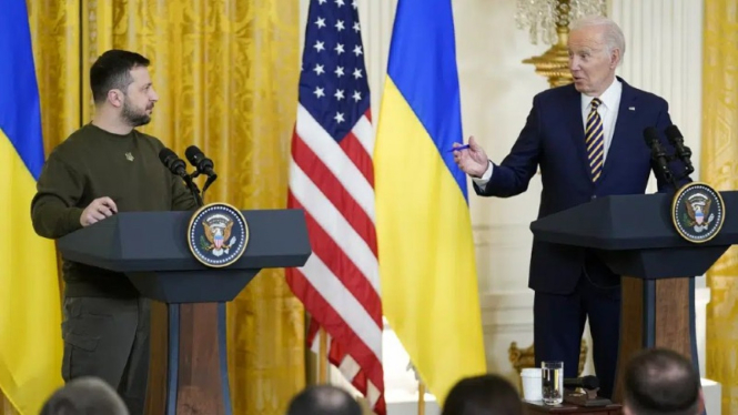 Presiden Ukraina Volodymyr Zelensky bertemu dengan Presiden AS, Joe Biden.