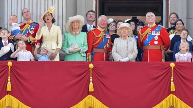 Keluarga kerajaan di acara Trooping the Colour