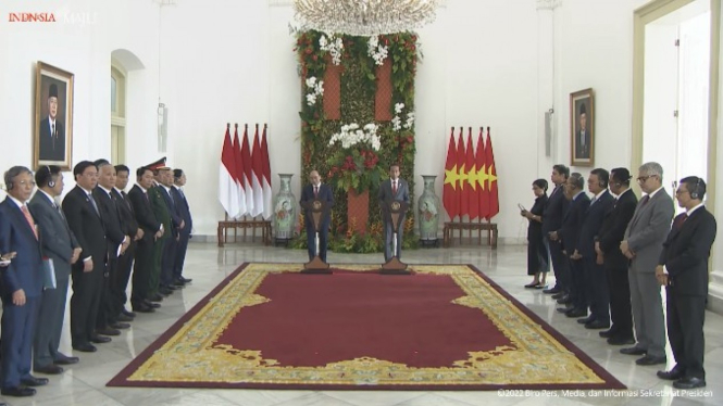 President of Indonesia (Joko Widodo) and President of Vietnam (Nguy?n Xuân Phúc)