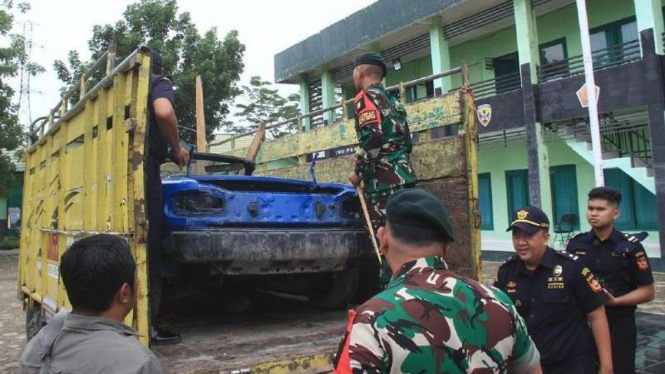 VIVA Militer: TNI AD gagalkan penyelundupan mobil sport dari Timor Leste