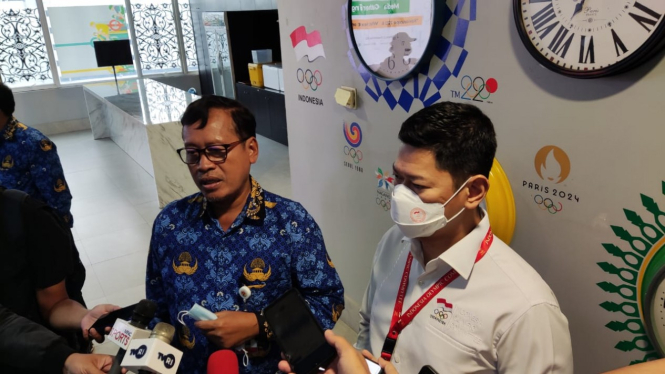 Ketua Umum KOI/NOC Indonesia Raja Sapta Oktohari bersama  Deputi 3 Kemenpora Raden Isnanta