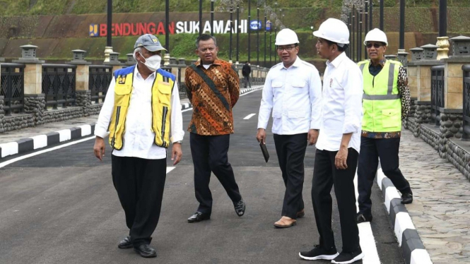 Pj Gubernur DKI Jakarta Heru Budi Hartono Mendampingi Presiden Jokowi