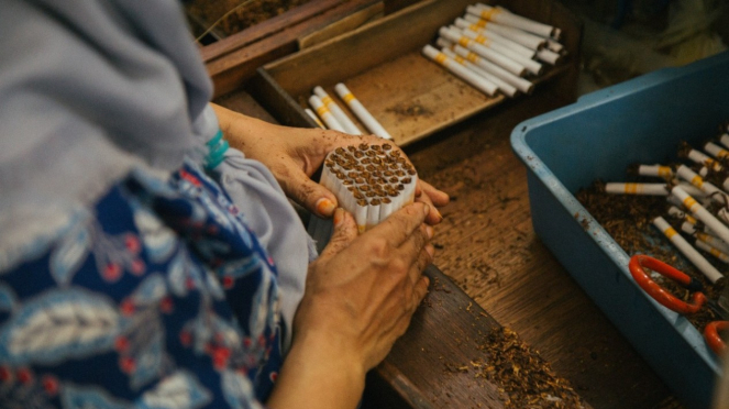 Operasi Gempur rokok ilegal Bea Cukai. 