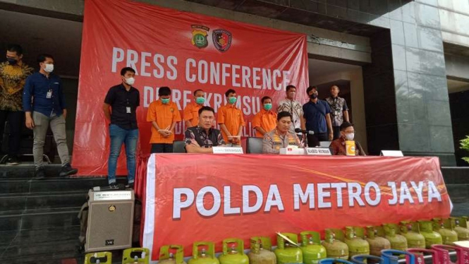 Polda Metro Jaya menangkap pengoplos gas LPG 3 kg