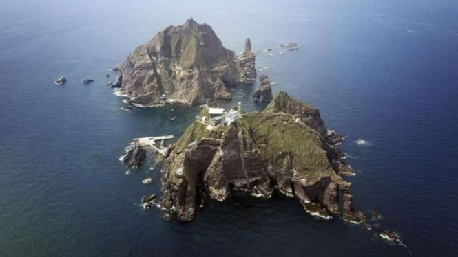  Pulau vulkanik (Dokdo) yang disengketakan Jepang dan Korea