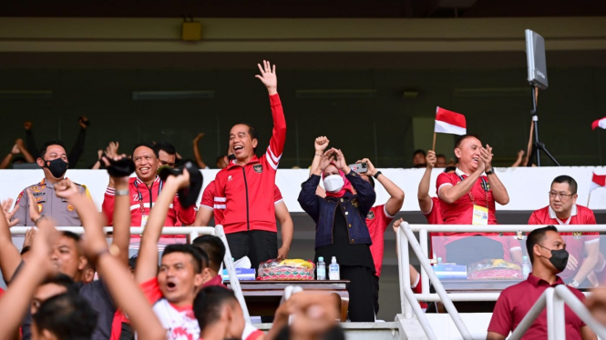 Presiden Jokowi menyaksikan laga Timnas Indonesia vs Timnas Kamboja di GBK