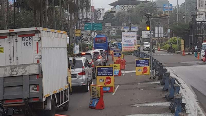 Lalu Lintas Puncak Bogor Padat, Polisi Berlakukan Ganjil Genap Dan Oneway