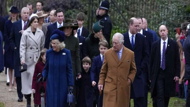 Raja Charles dan permaisuri Camilla memimpin kebaktian Natal Keluarga Kerajaan