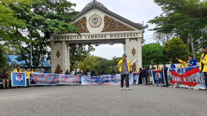 Aliansi Mahasiswa Kalimantan Selatan menggelar aksi