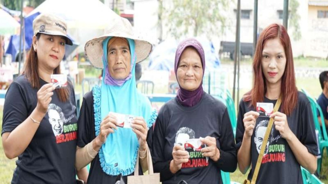 Buruh di Semarang terima kartu benefit Ganjaran