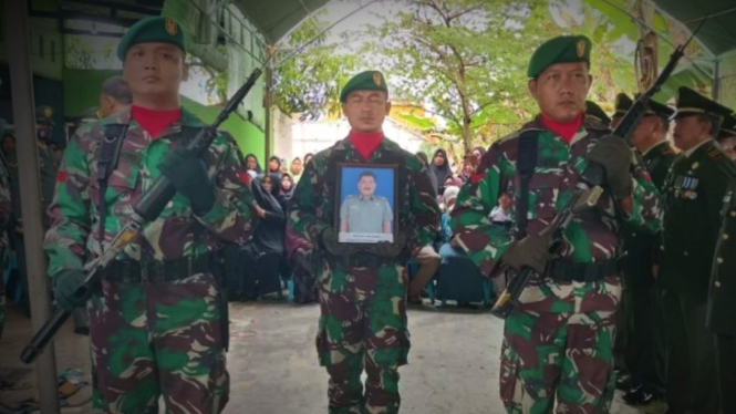 VIVA Militer: Prosesi pemakaman almarhum Kapten Chb Margo.