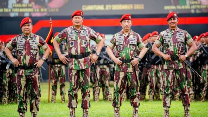 Kapolri dan Panglima TNI disematkan baret merah Kopassus