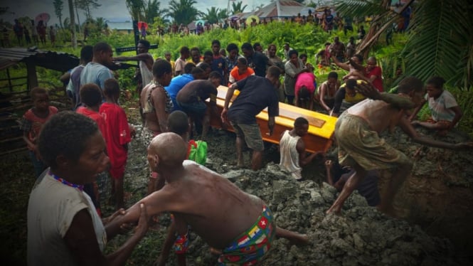 VIVA Militer: Aksi Pasukan Yonif Raider 514/SY  di Nduga, Papua.