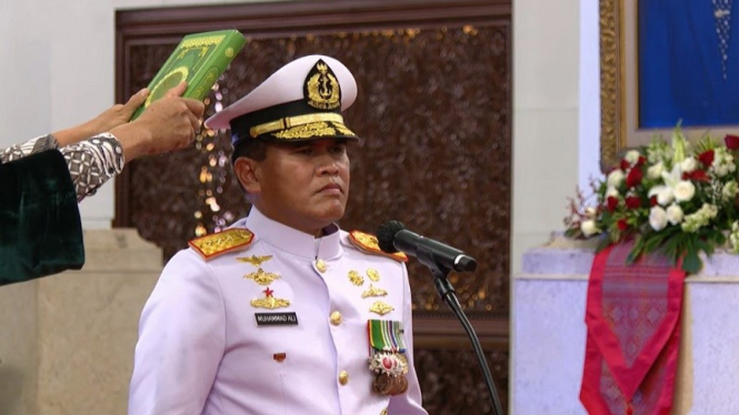 Presiden Jokowi melantik Laksamana TNI Muhammad Ali sebagai KSAL