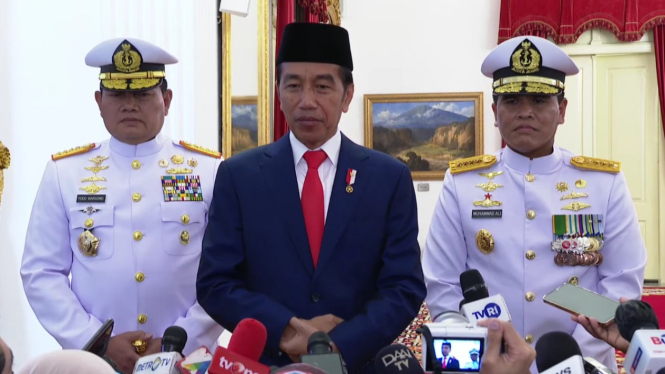 Presiden Jokowi, Panglima TNI Laksamana Yudo dan KSAL Laksamana Muhammad Ali