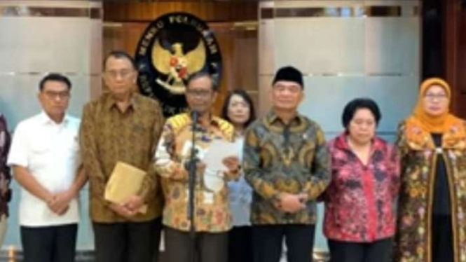 Tangkapan layar Menteri Koordinator Bidang Politik, Hukum, dan Keamanan Mahfud MD memberikan keterangan pers yang ditayangkan di Youtube Kemenko Polhukam terkait laporan rekomendasi tim PPHAM, di Jakarta, Kamis, 29 Desember 2022.