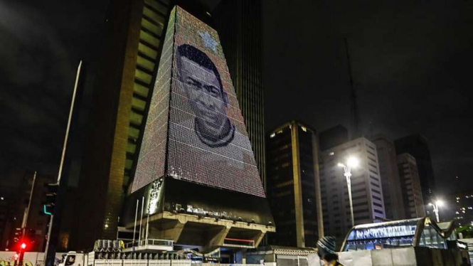 Gambar mendiang pemain sepakbola Pele di Sao Paulo, Brasil