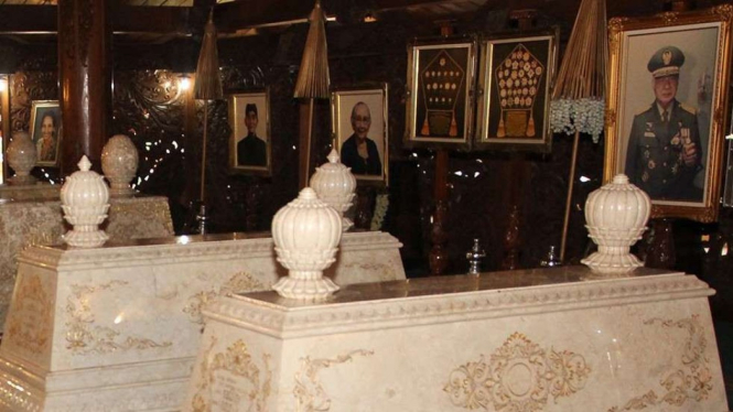 Makam mantan Presiden Soeharto di Astana Giribangun.