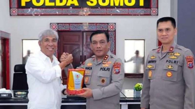 Ketua Umum KONI Sumut, John Ismadi Lubis bersama Kapolda Sumut