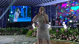 Penonton Diajak Nostalgia dengan Tembang Kenangan Ruth Sahanaya