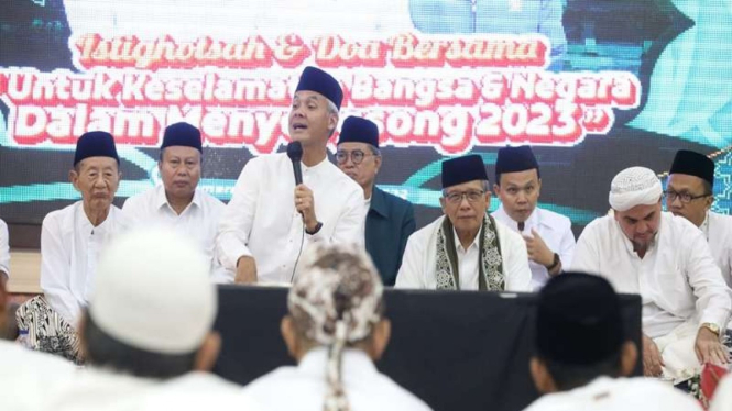Gubernur Jawa Tengah (Jateng) Ganjar Pranowo menggelar istighosah