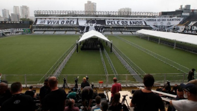 Suasana di Stadion Vila Belmiro sebelum acara penghormatan terakhir Pele