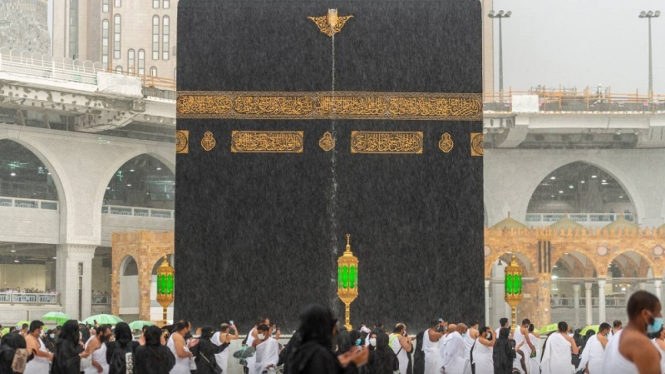 Masjidil Haram diguyur hujan deras pada 2 Januari 2023
