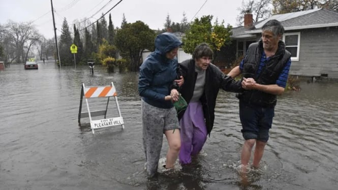 Badai menyebabkan banjir di California, Amerika Serikat.