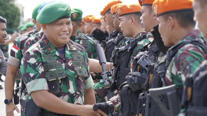 VIVA Militer: Pangdam XVII/Cenderawasih Sambut Kedatangan Satgas Kopasgat TNI AU