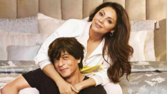 Viral Video Shah Rukh Khan Ribut Hingga Teriaki Gauri Khan di Acara Besar
