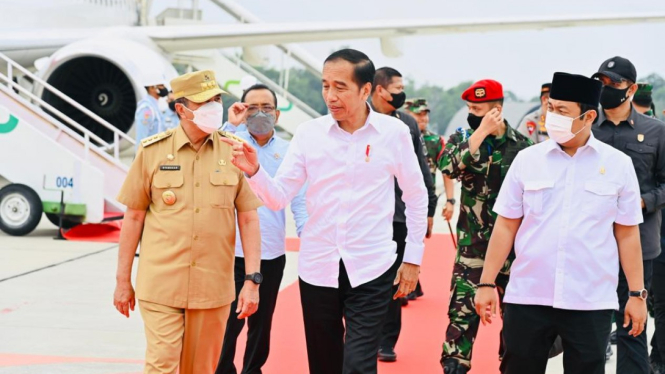 Presiden Jokowi di Bandar Udara Internasional Sultan Syarif Kasim II, Pekanbaru