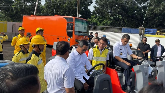 Pj Gubernur DKI Heru Budi kunjungi workshop Dinas Bina Marga.