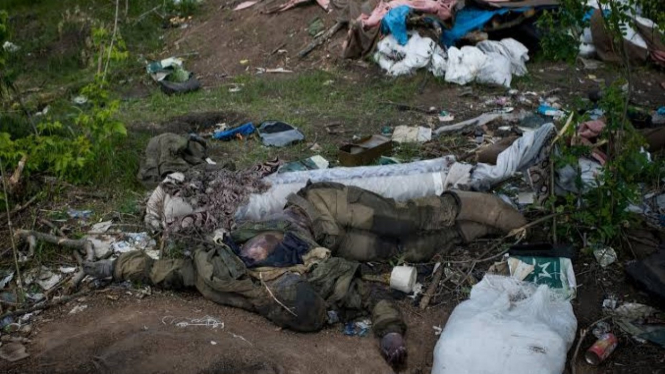 VIVA Militer: Mayat tentara Rusia tergeletak di wilayah Ukraina
