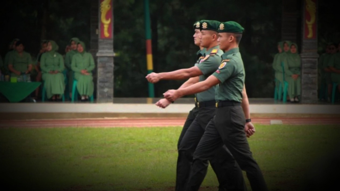 VIVA Militer: Tradisi korps pindah satuan Yonif Para Raider 330/Tri Dharma TNI.