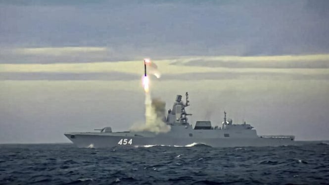 VIVA Militer: Kapal perang Admiral Gorshkov menembakkan rudal Zircon