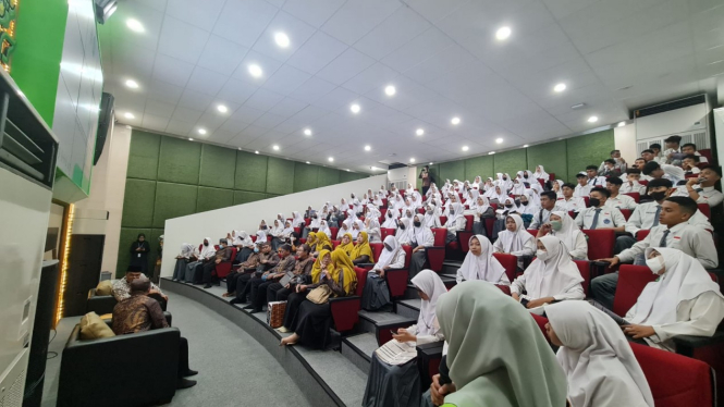 362 Pelajar MAN 1 Banyuwangi Studi Kampus ke UIN Walisongo Semarang