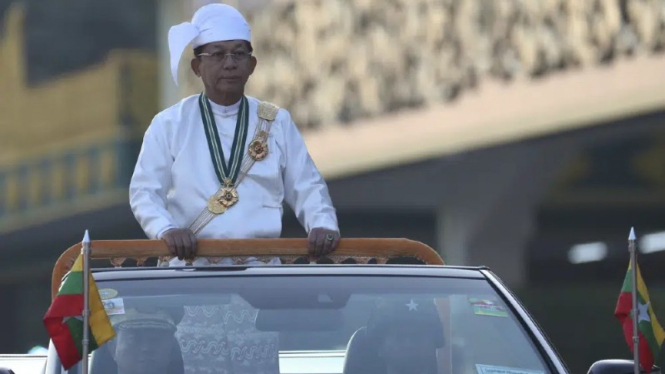 Jenderal Senior Min Aung Hlaing memimpin Peringatan Hari Kemerdekaan Myanmar ke-75.