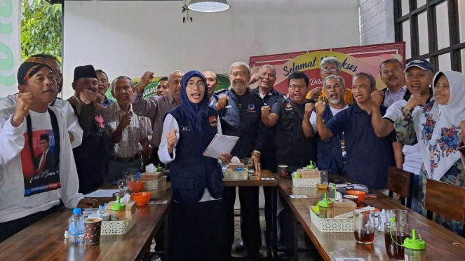 Simpul Relawan Anies Baswedan di Malang, Jawa Timur, bersama Gubernur Akademi Be