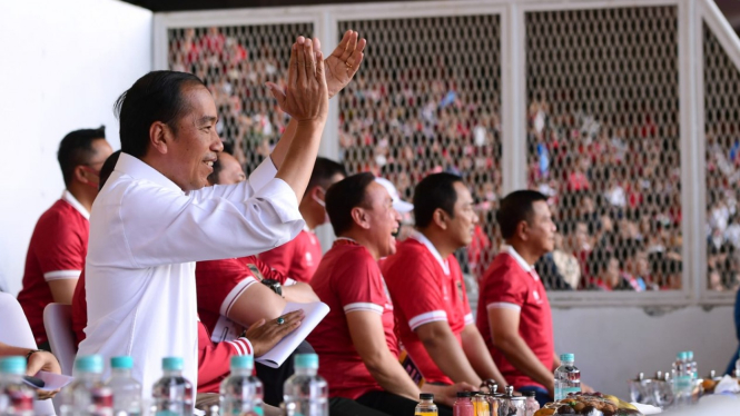 Presiden Jokowi menyaksikan pertandingan Timnas Indonesia vs Vietnam di SUGBK