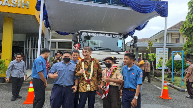 SMK 2 Pengasih Kulon Progo Terima Hibah Truk Hino Indonesia